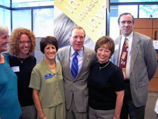 Angela Martin, second from left, Oregon State Rep. Jackie Dingfelder, Governor Ted Kulongoski, Unitus Chief Executive Officer Pat Smith, and Oregon State Rep. Jeff Merkley at the press conference to announce consumer loan alternatives held this week. Angela Martin, second from left, Oregon State Rep. Jackie Dingfelder, Governor Ted Kulongoski, Unitus Chief Executive Officer Pat Smith, and Oregon State Rep. Jeff Merkley at the press conference to announce consumer loan alternatives held this week.